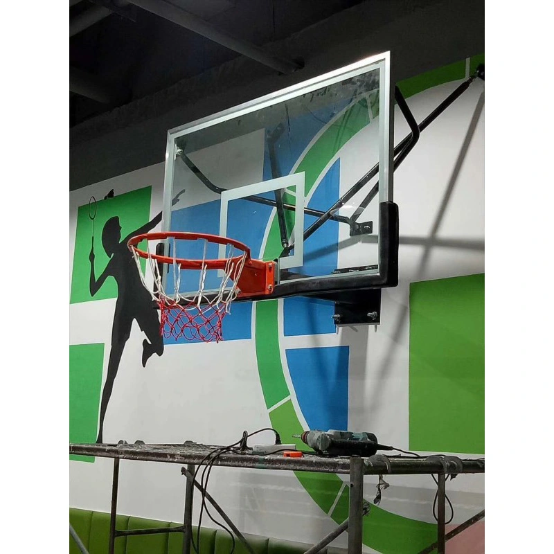 Cesta de basquete montada na parede
